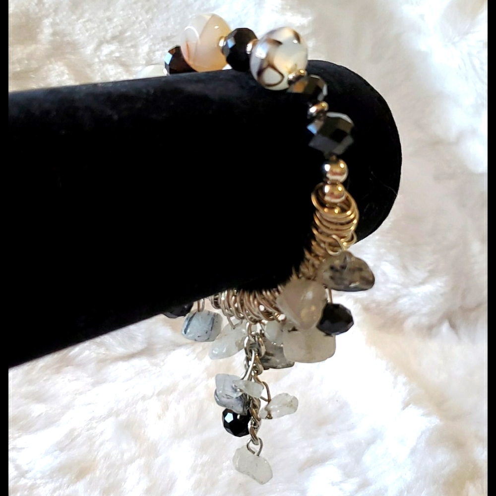 KOHL'S Silver tone stretchy bracelet loaded with beads gemstones and findings - Picture 5 of 7